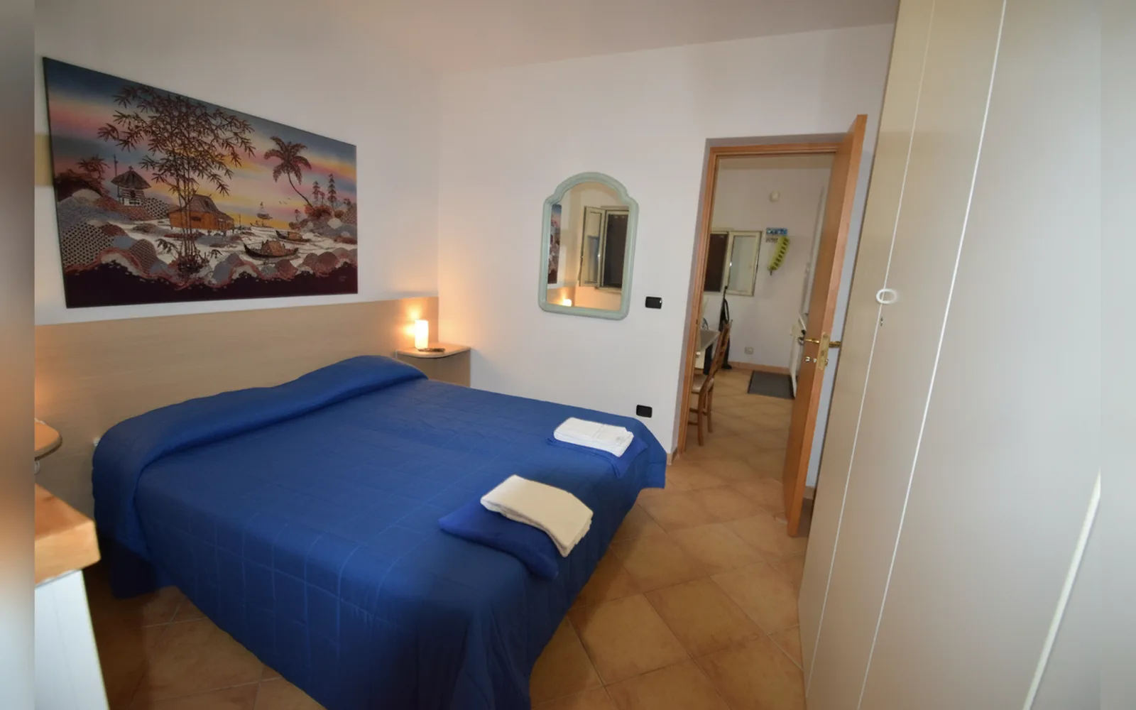 Camera con bagno privato — Villa Mema, Bisceglie (Puglia) (foto 11)