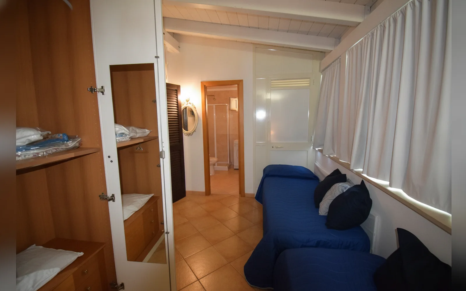 Camera con bagno privato — Villa Mema, Bisceglie (Puglia) (foto 13)