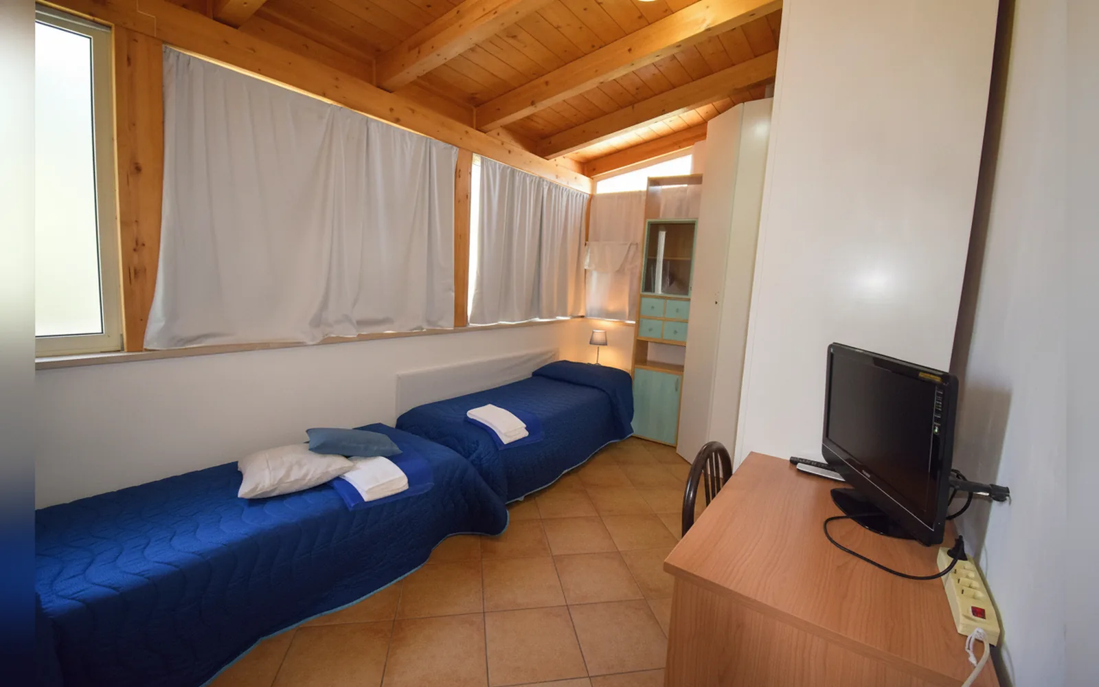 Camera con bagno privato — Villa Mema, Bisceglie (Puglia) (foto 14)